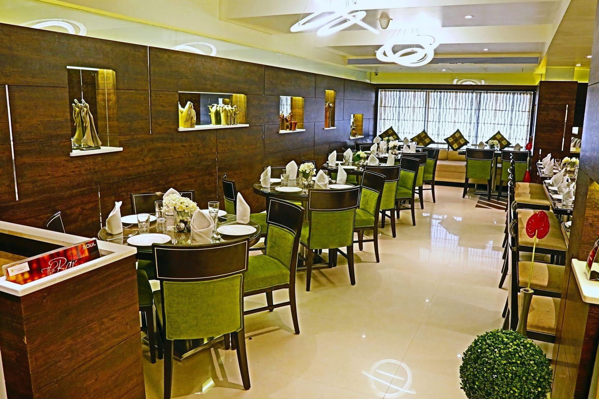 The Oriental Residency Hotel Mumbai Ngoại thất bức ảnh